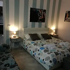 Couette-café A Casa Dell'artista Italie