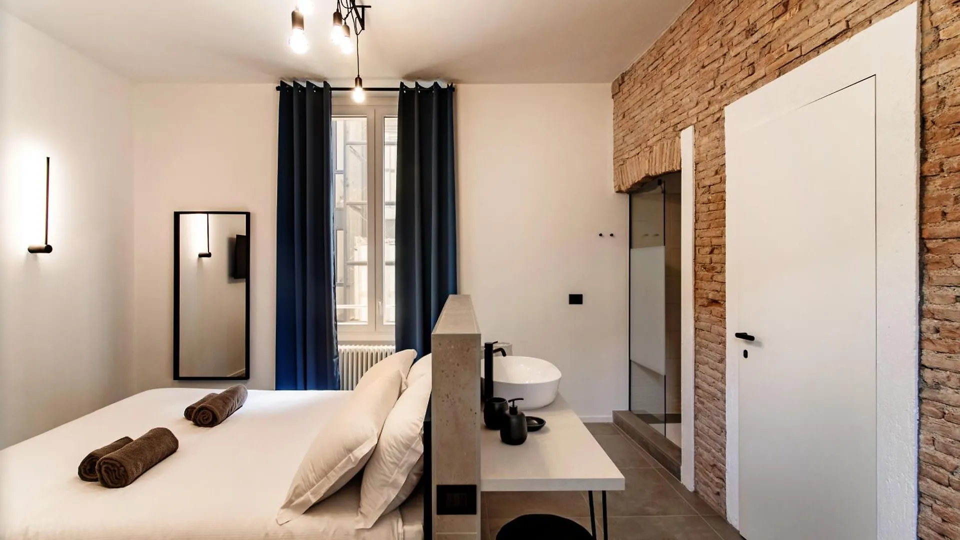 Guest house Guesthouse Linaio - The House Of Travelers Como Italy