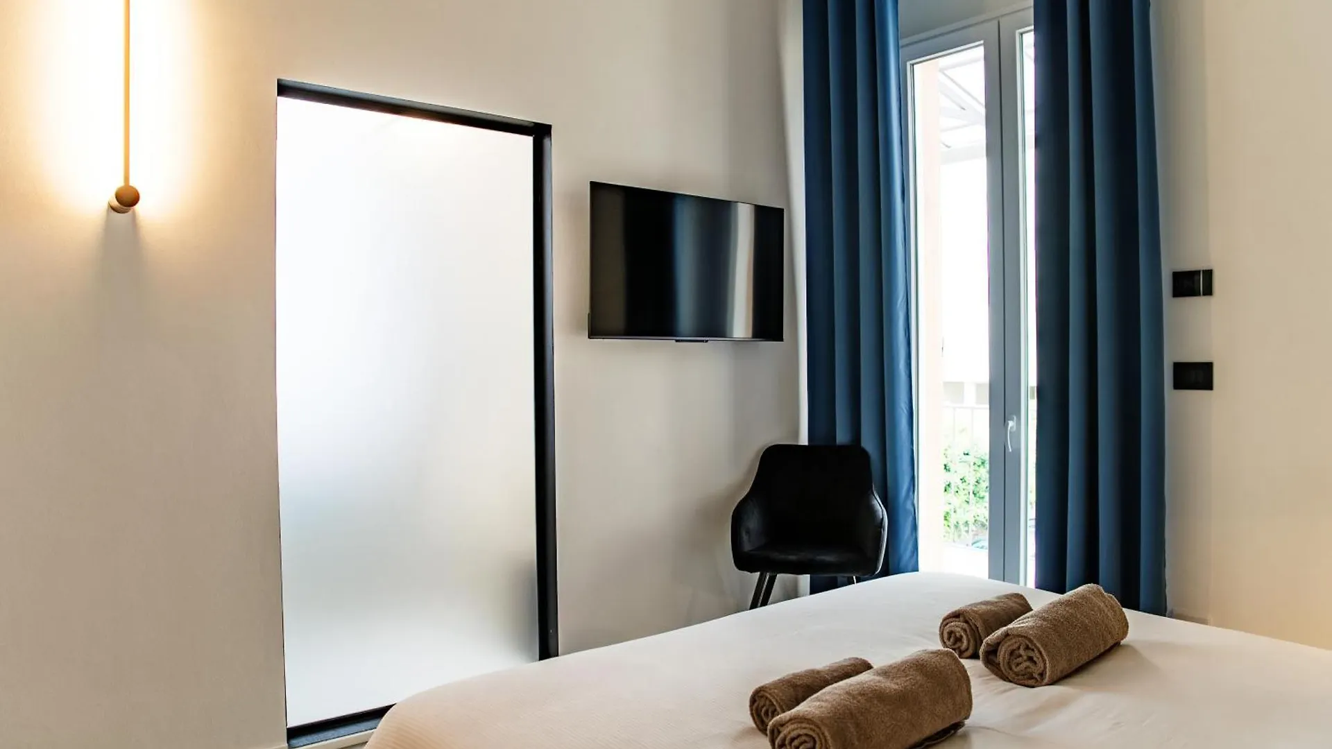 Guesthouse Linaio - The House Of Travelers Como Italien