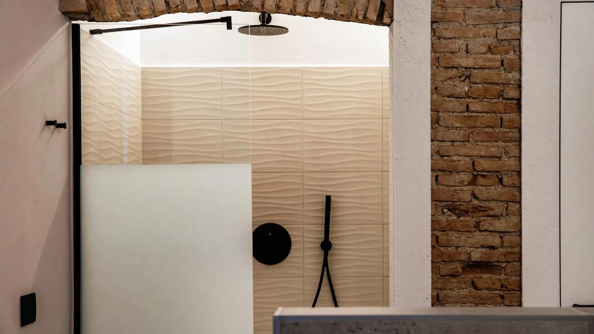 Guesthouse Linaio - The House Of Travelers Como 0*,