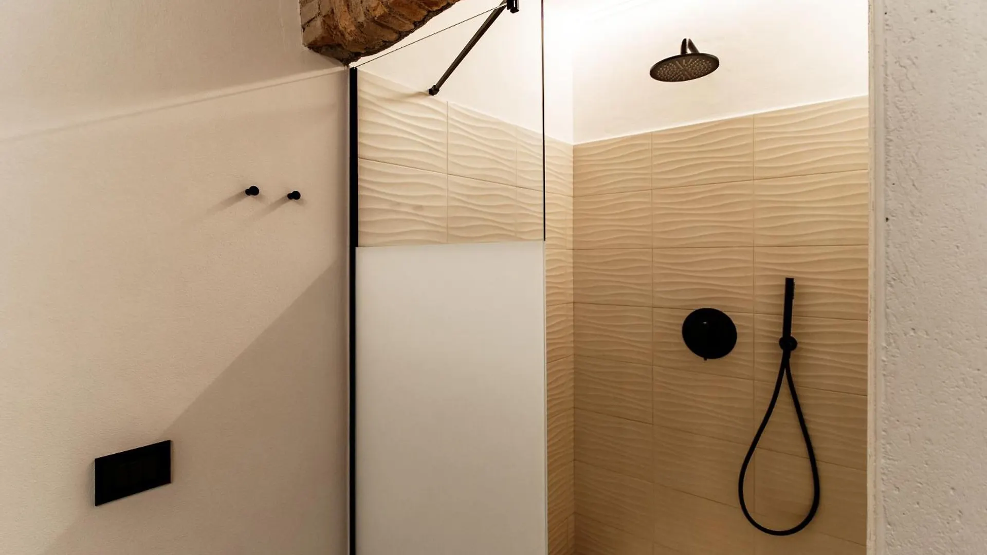 Guesthouse Linaio - The House Of Travelers Como 0*,  Italien