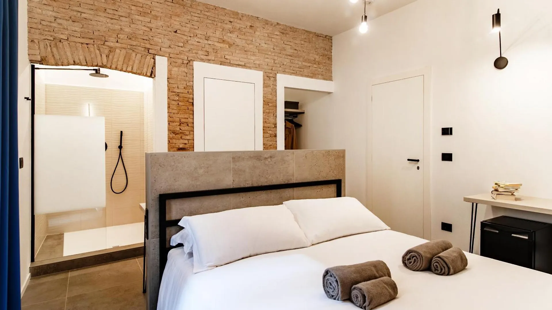 Guesthouse Linaio - The House Of Travelers Como Gæstehus
