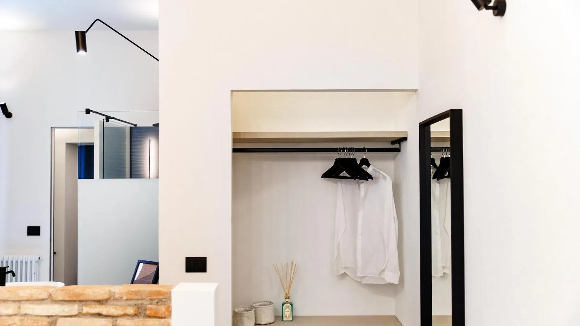 Guesthouse Linaio - The House Of Travelers Como Italien