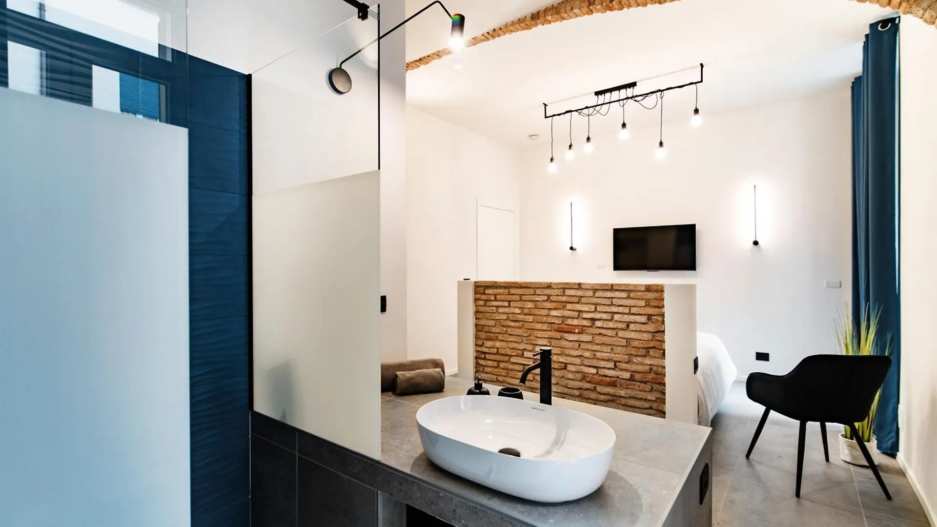 Guesthouse Linaio - The House Of Travelers Como 0*,