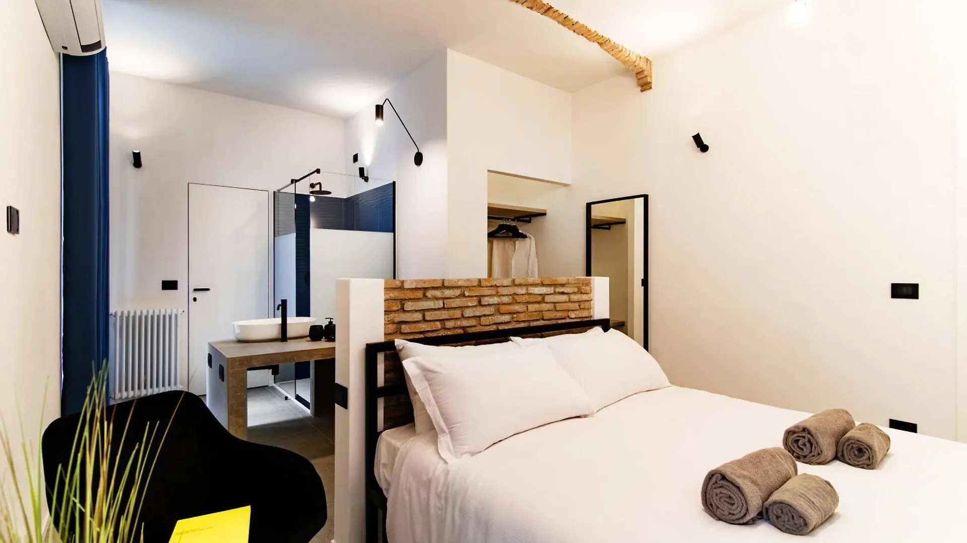 Guesthouse Linaio - The House Of Travelers Como