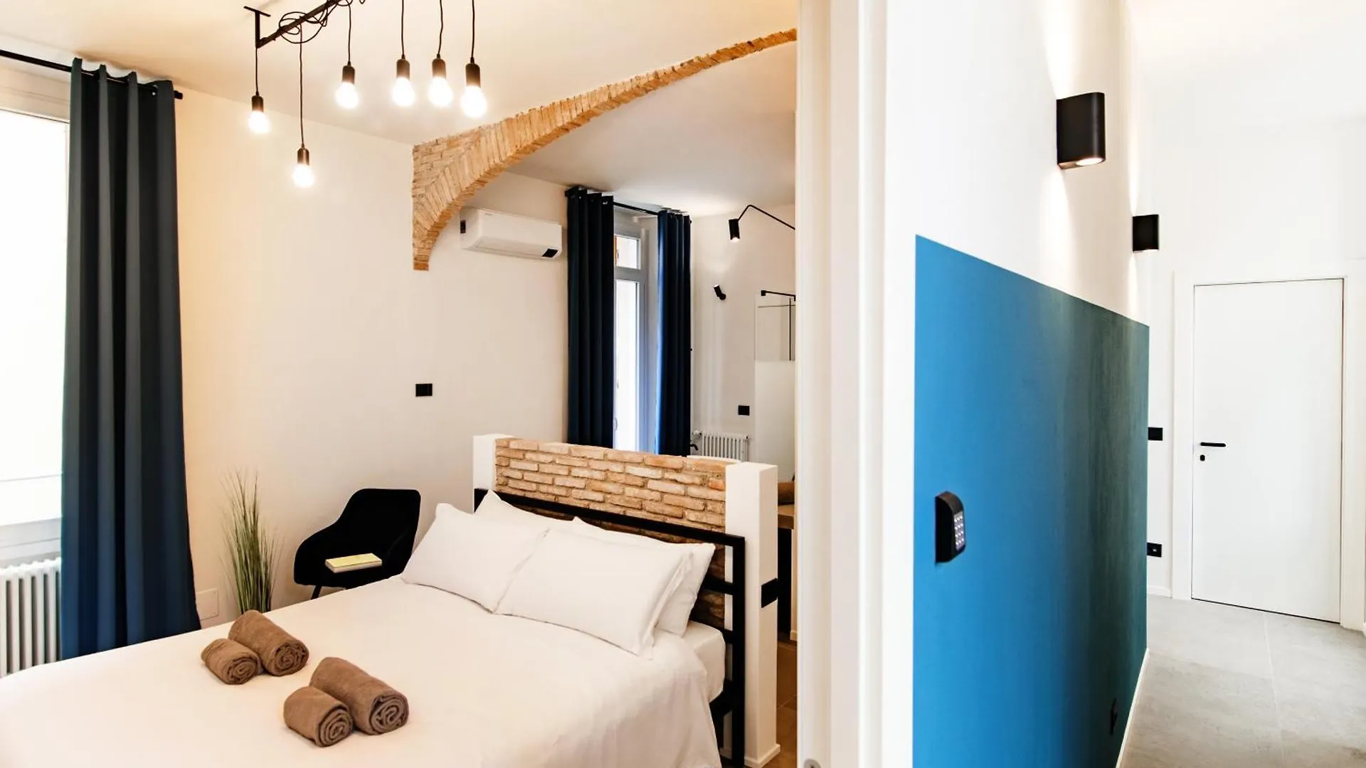 Guesthouse Linaio - The House Of Travelers Como 0*,  Italien