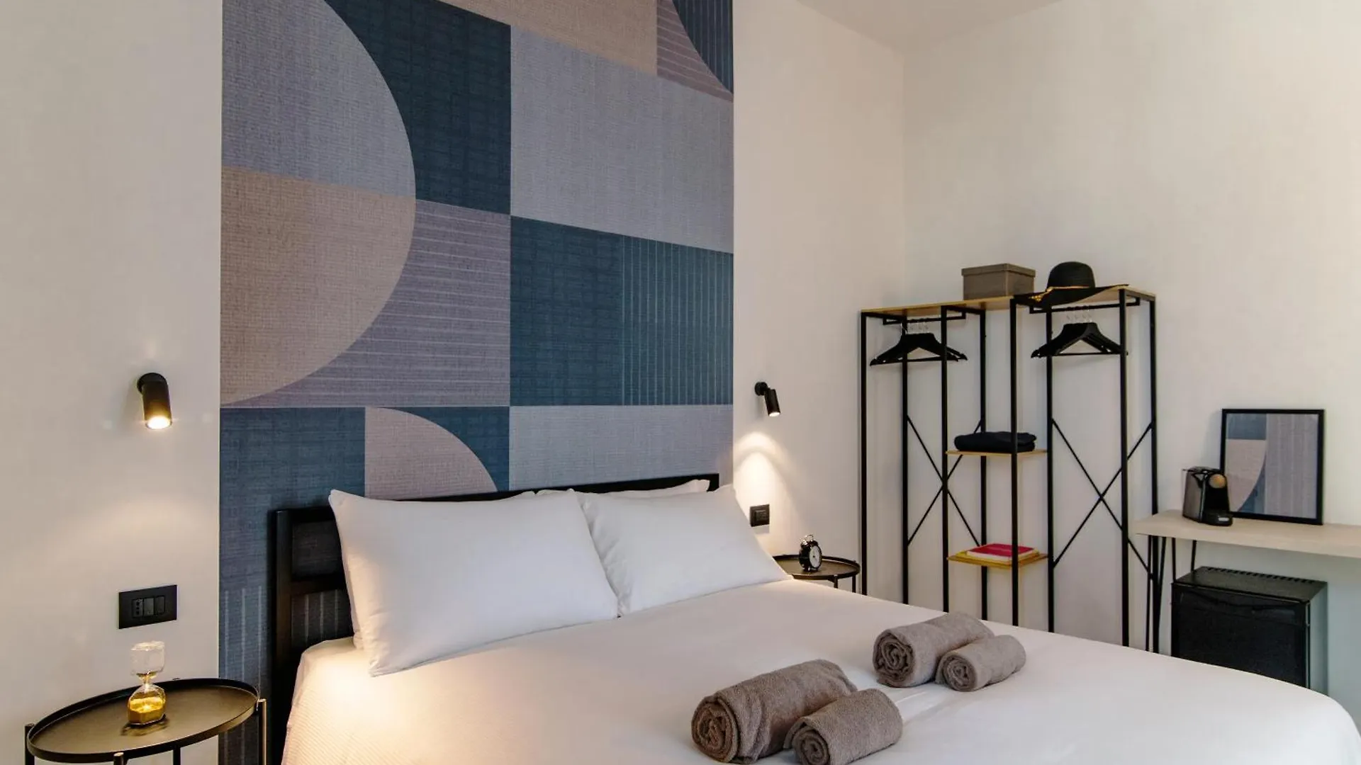 Guesthouse Linaio - The House Of Travelers Como